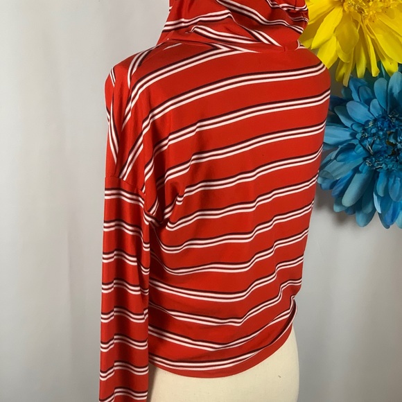 3/$10🙌 Hooded Long Sleeve Striped Crop Top - Picture 3 of 5